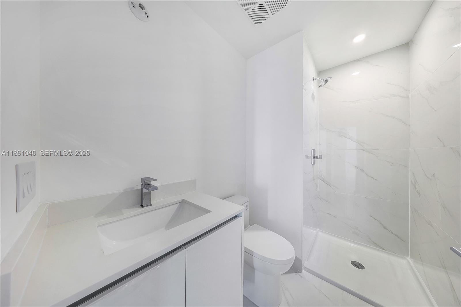 700 NE 24 Street 3402 — photo 5