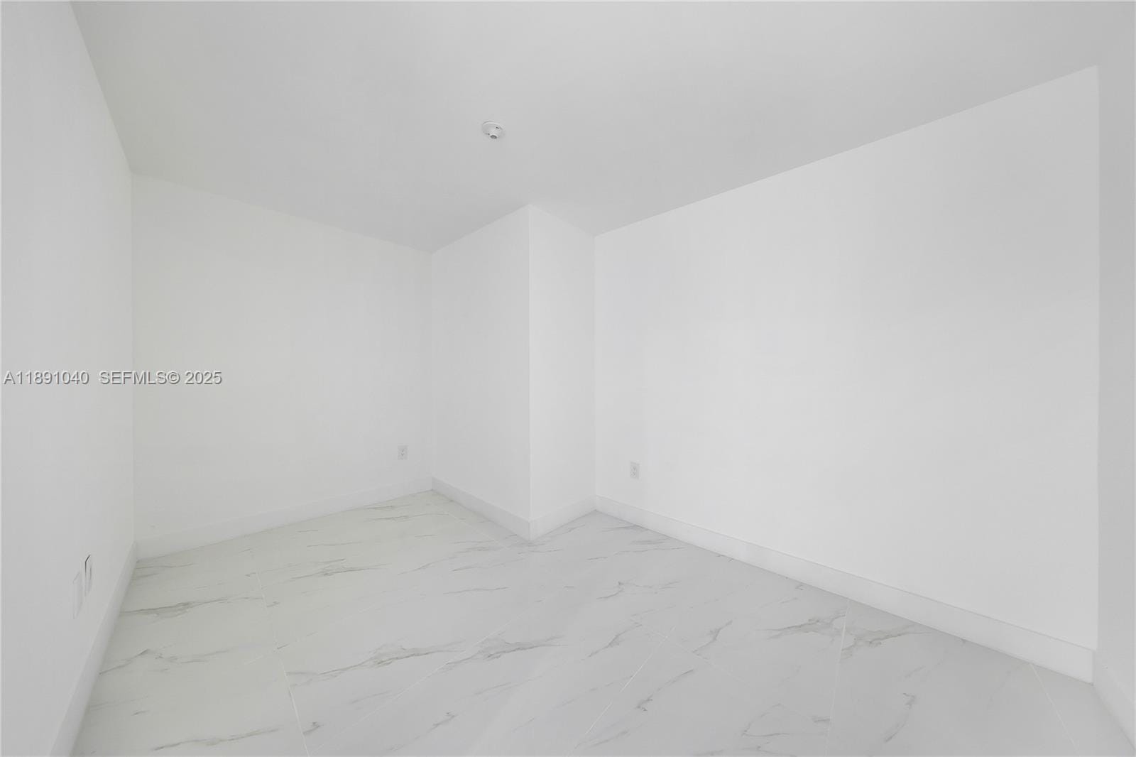 700 NE 24 Street 3402 — photo 6