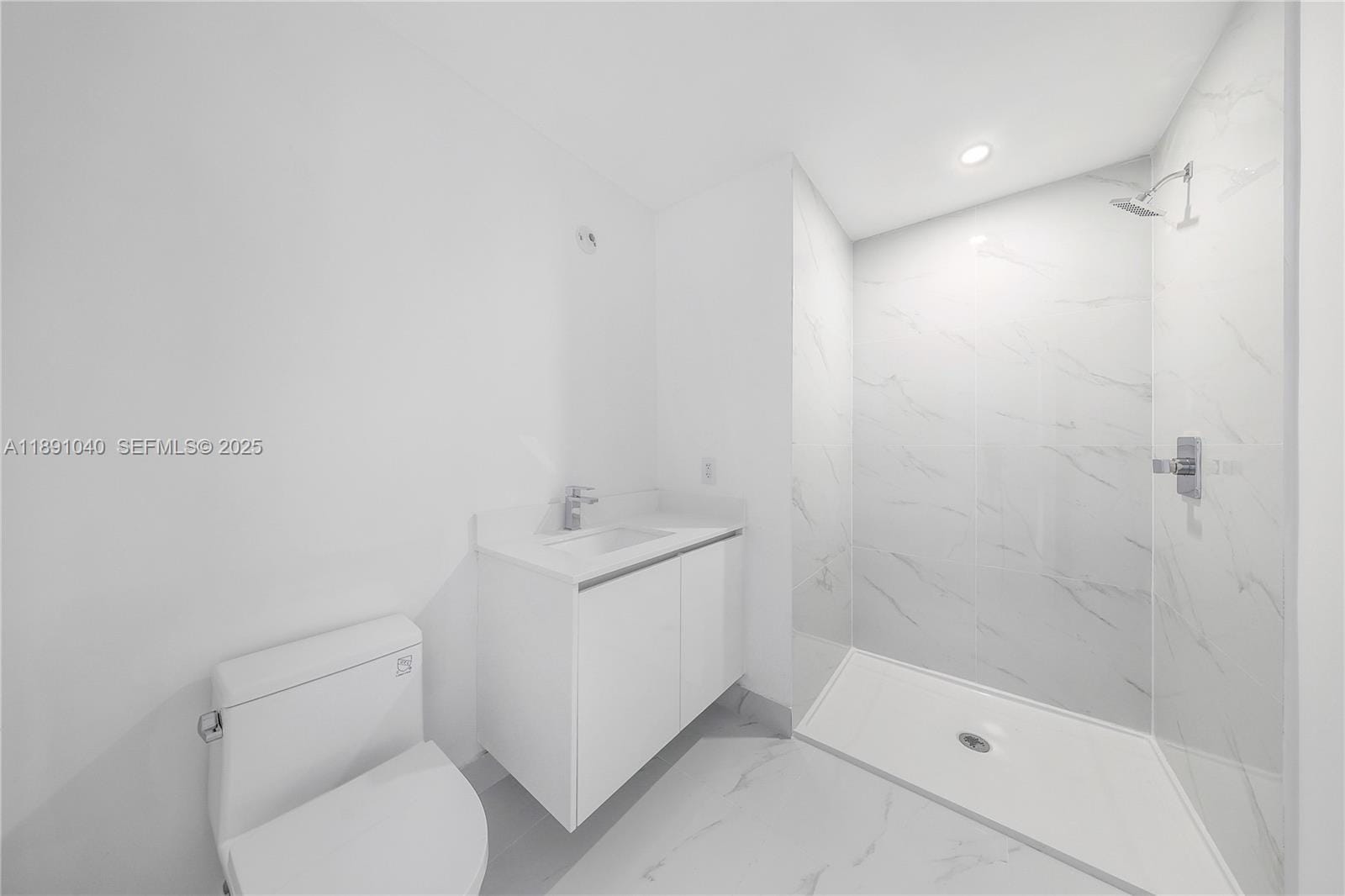 700 NE 24 Street 3402 — photo 7
