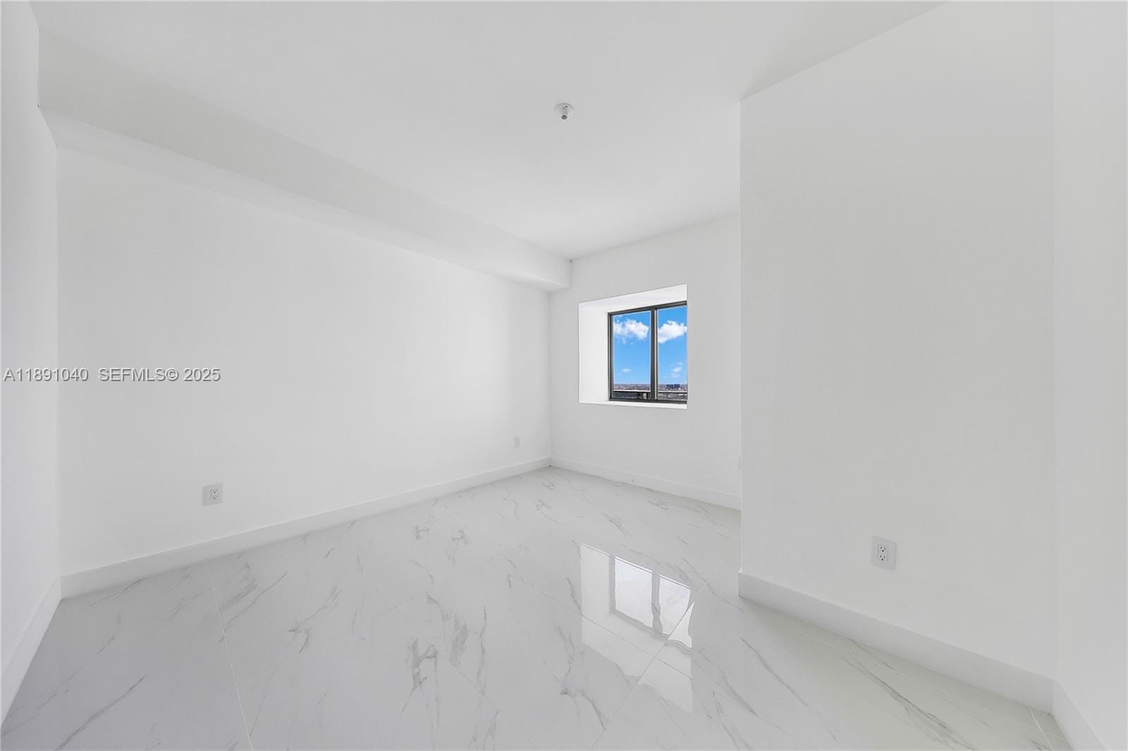 700 NE 24 Street 3402 — photo 8
