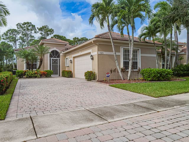 6871 SE Twin Oaks Circle, Stuart, FL 34997