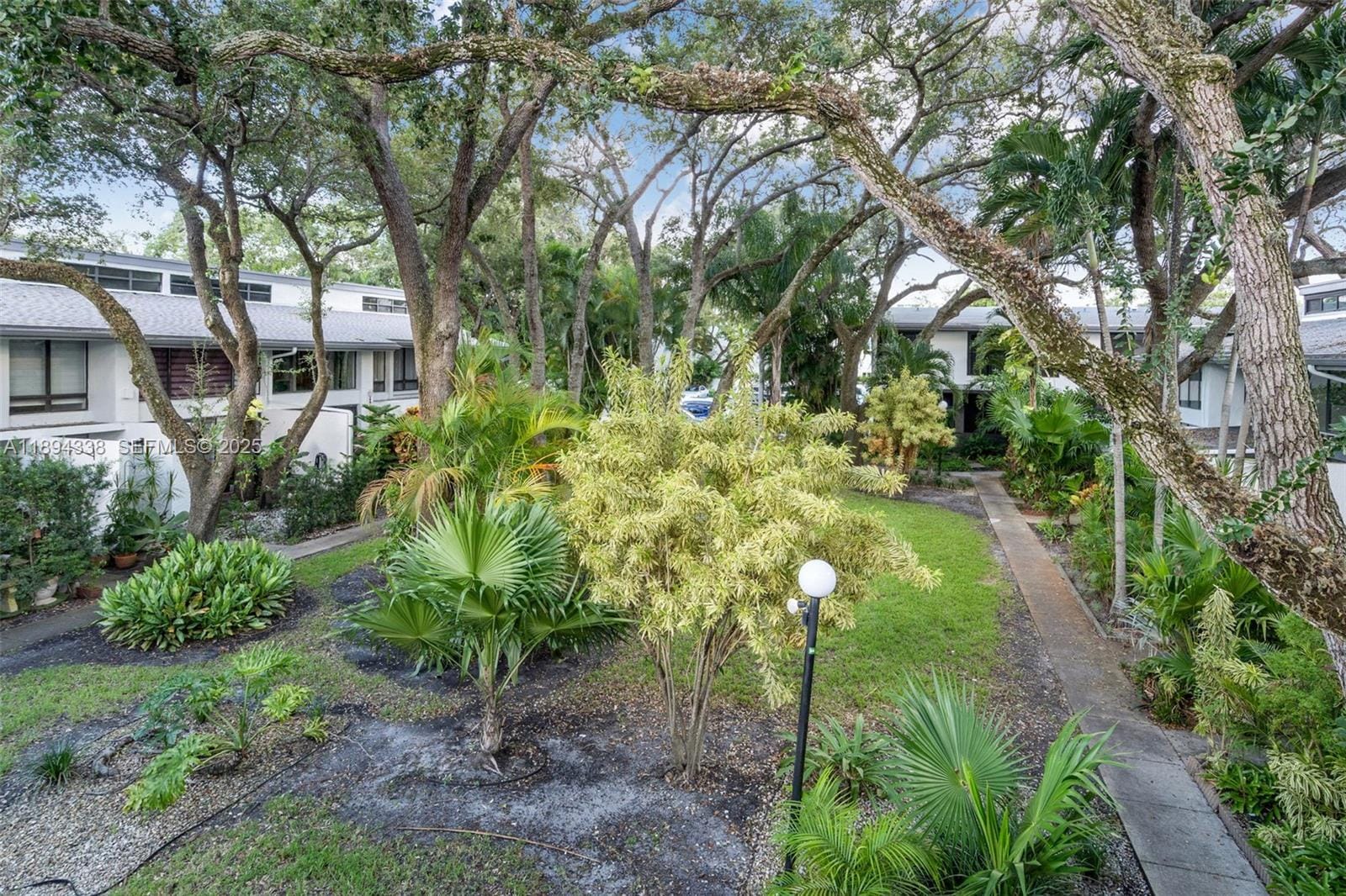 19440 NE 26th Avenue 54B, Miami, FL 33180 photo 30