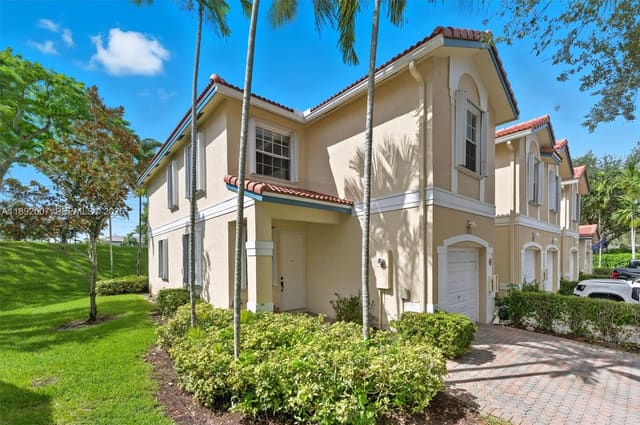 11762 NW 47th Drive, sold in Wyndham Lakes East, Coral Springs, FL