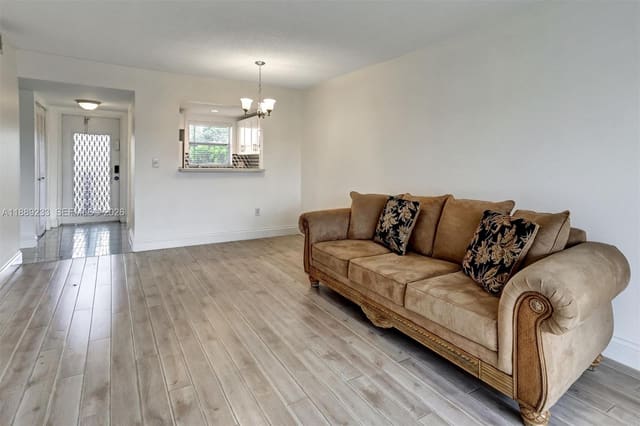 9010 Sunrise Lakes Boulevard 306, Sunrise, FL 33322