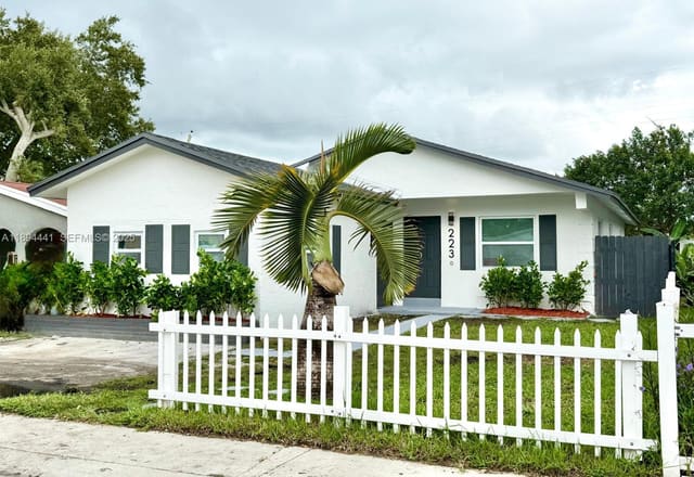 2230 Farragut Street, Hollywood, FL 33020