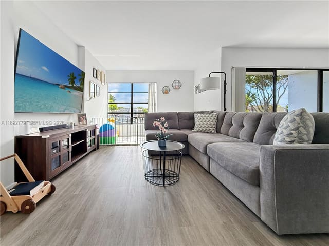 6300 SW 138th Court 205, sold in Villa Grande, Miami, FL
