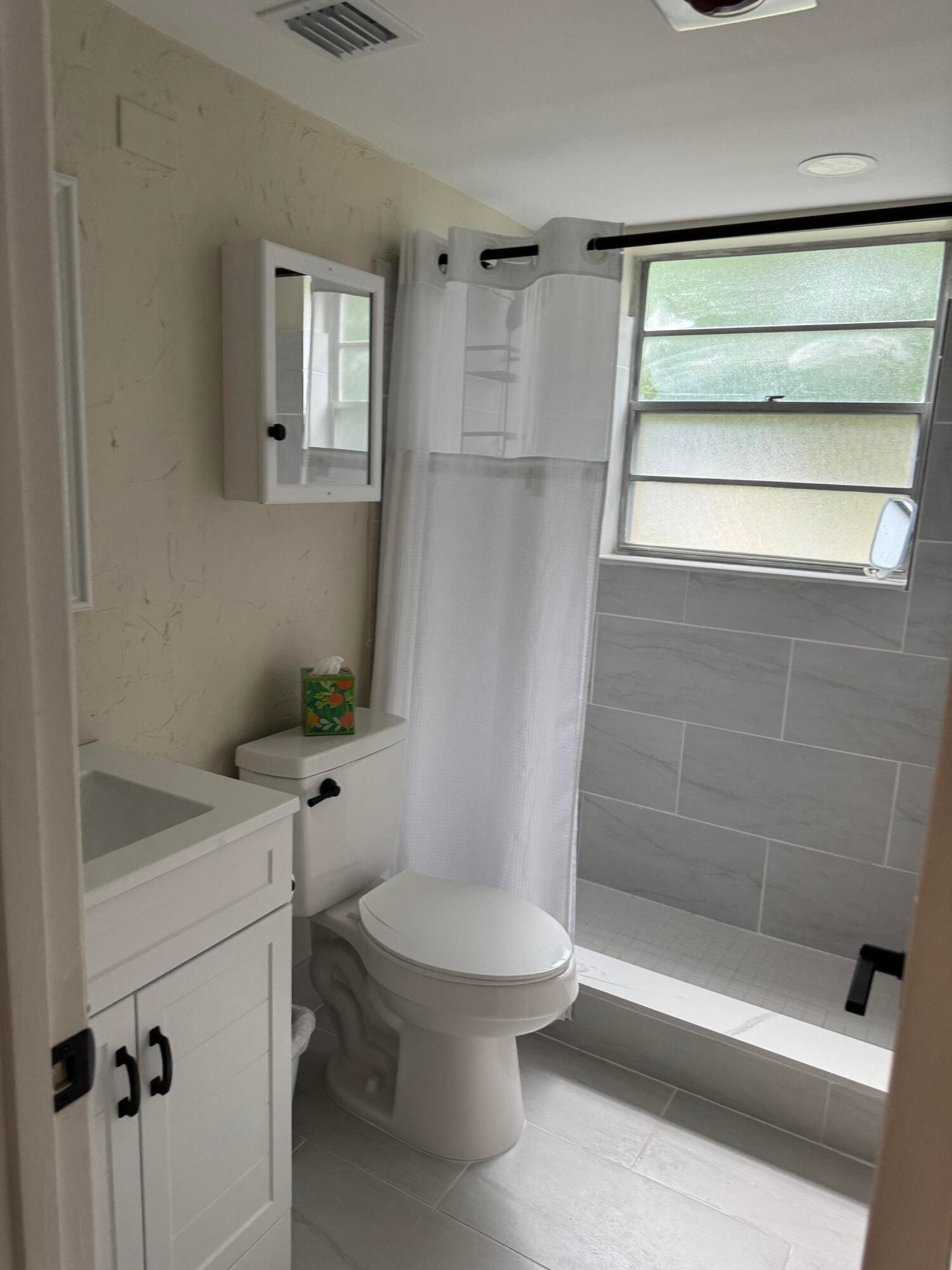 101 E Windsor E 101, West Palm Beach, FL 33417 photo 12