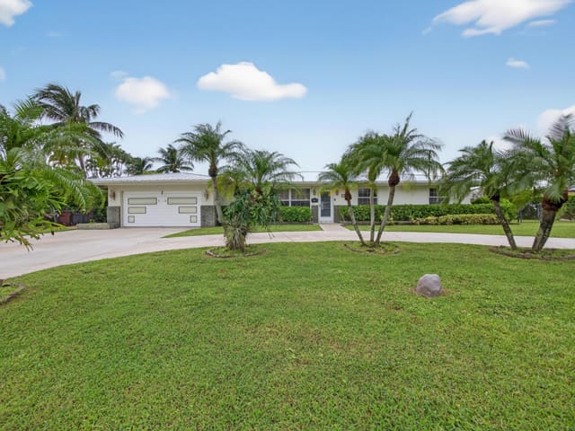 1401 Alpha Court N, sold in Lake Clarke Isle 3, Lake Clarke Shores, FL
