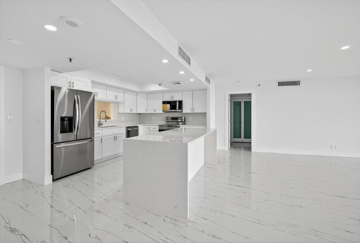2480 Presidential Way 902, West Palm Beach, FL 33401