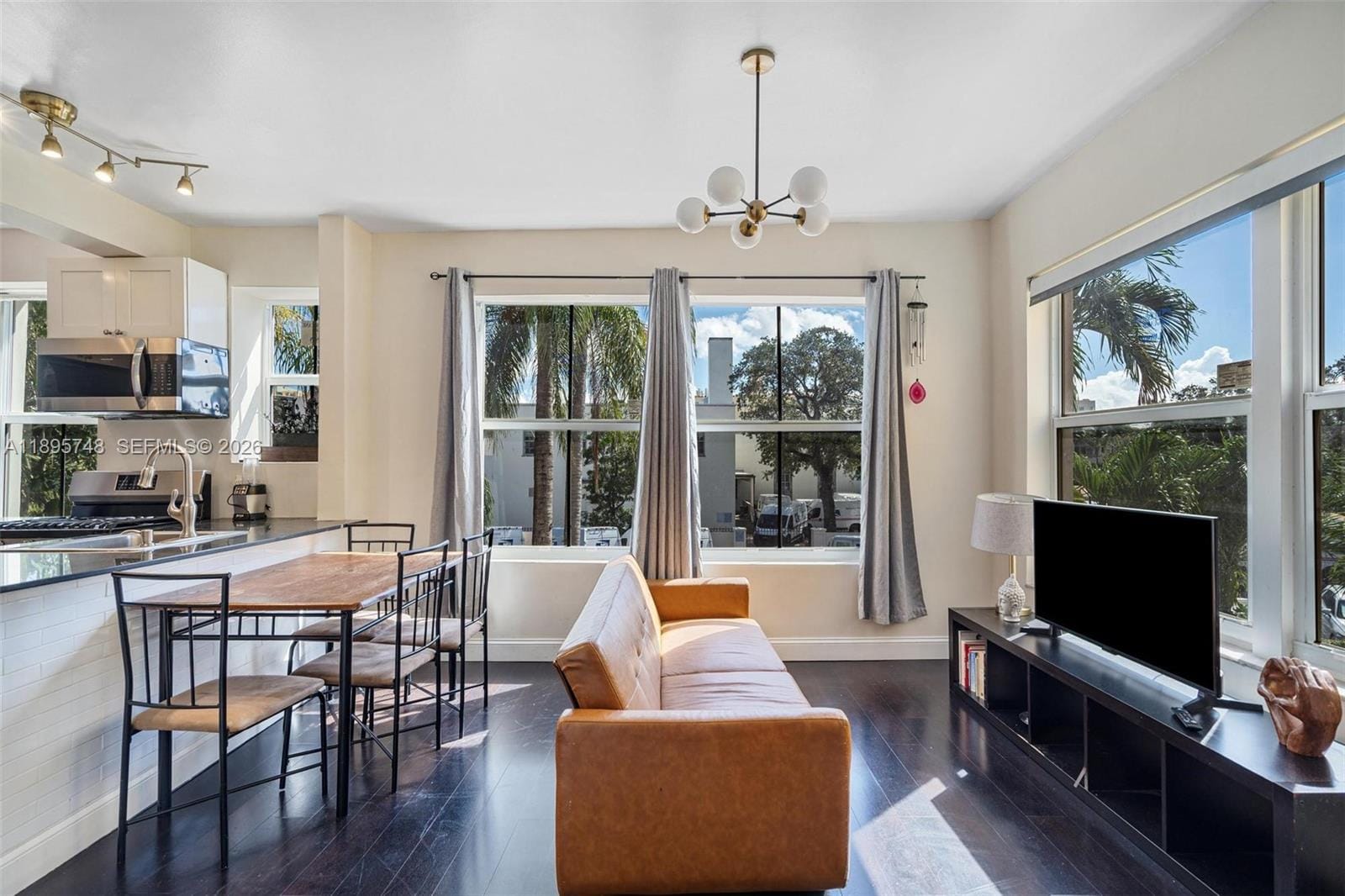 1320 Drexel Avenue 200 — photo 2