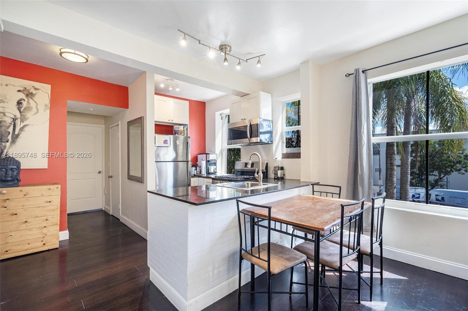 1320 Drexel Avenue 200 — photo 4