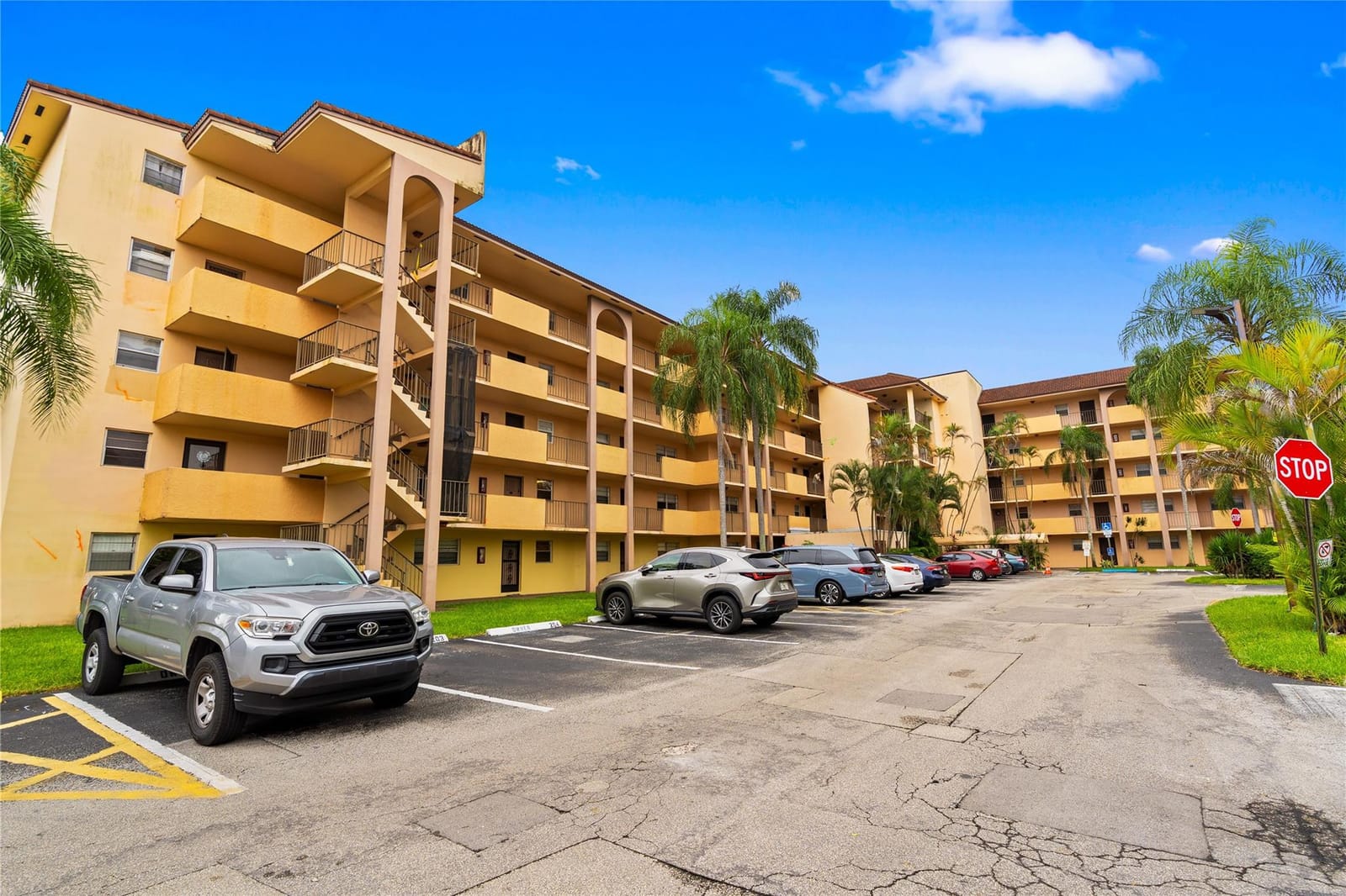 3955 N Nob Hill Road 307, Sunrise, FL 33351