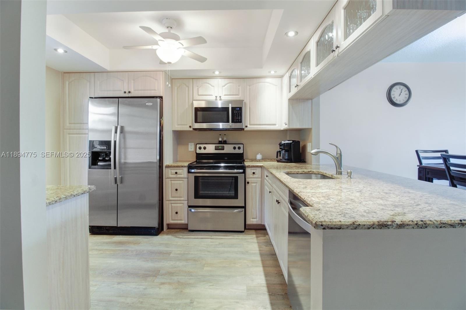 605 Oaks Drive 305 — photo 3