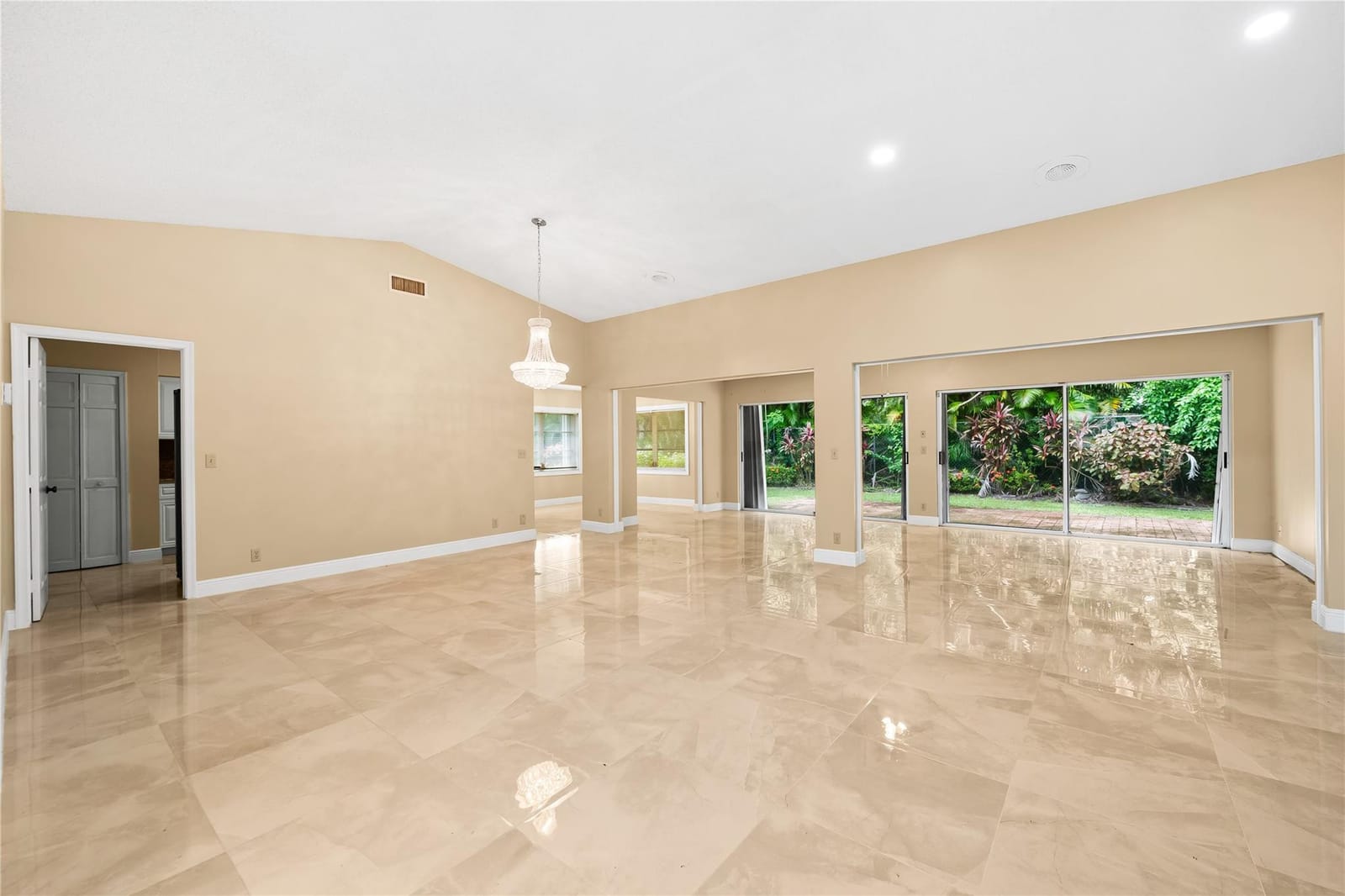 10911 Greentrail Drive, Boynton Beach, FL 33436 photo 11