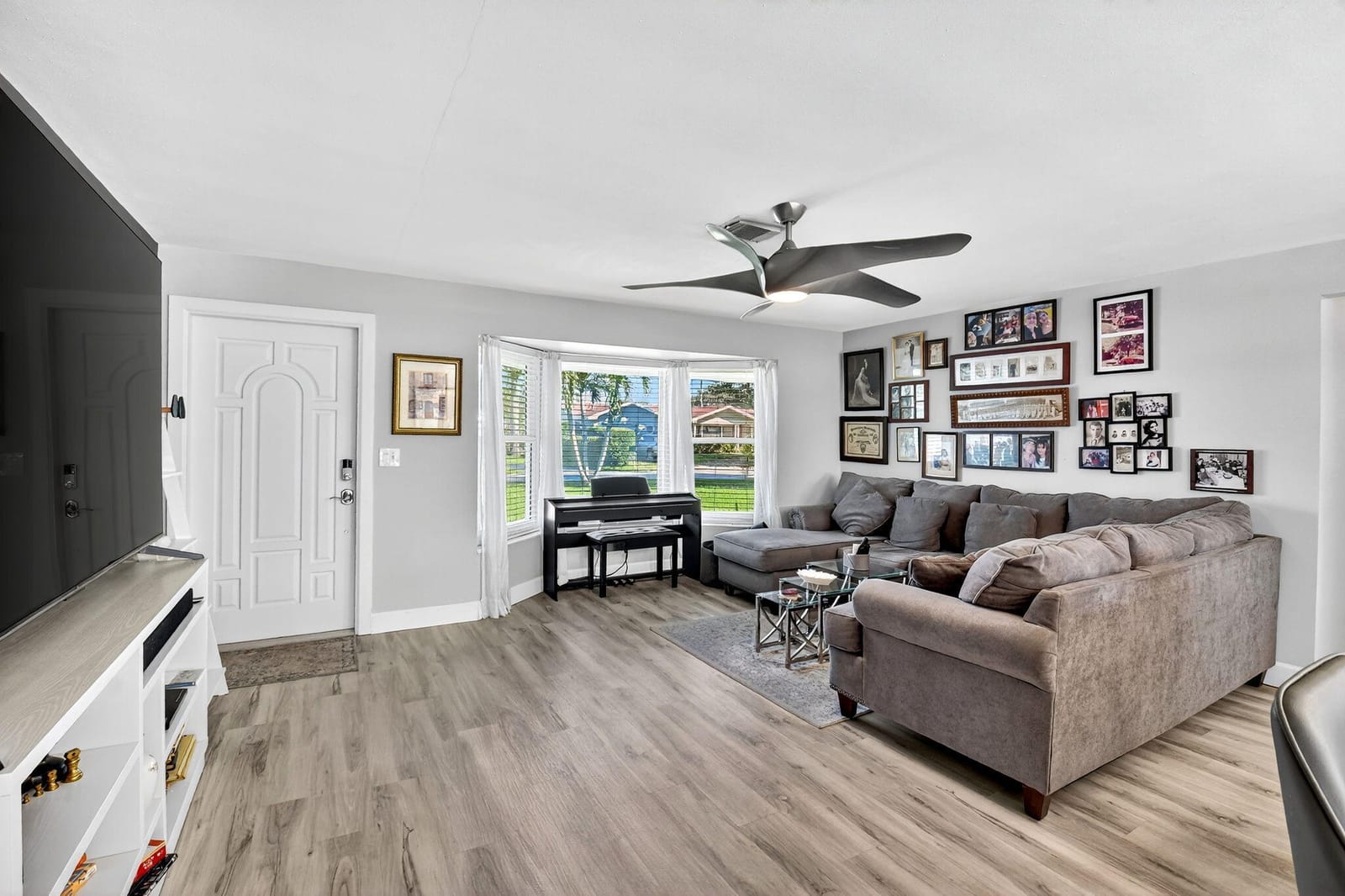 710 SW 27th Way, Boynton Beach, FL 33435 photo 4