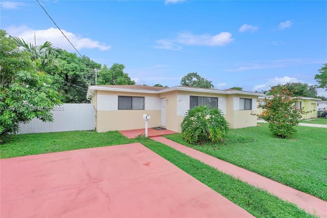 621 SW 5th Court, sold in Hoppers Garden, Hallandale Beach, FL