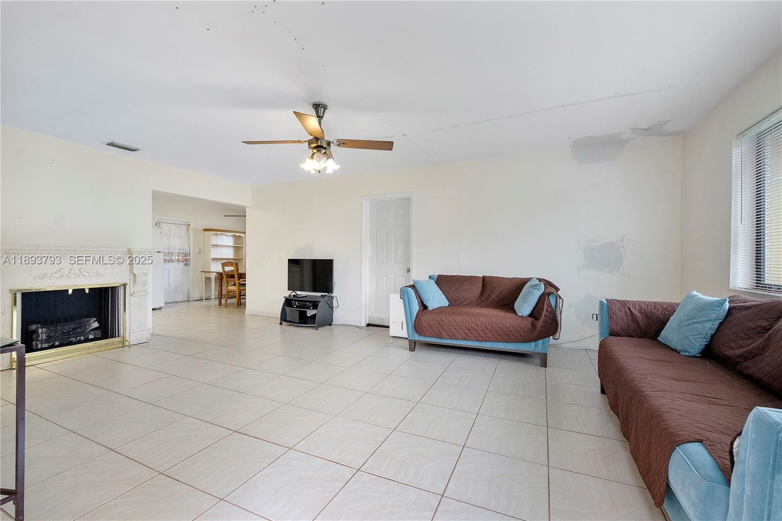 621 SW 5th Court — photo 2