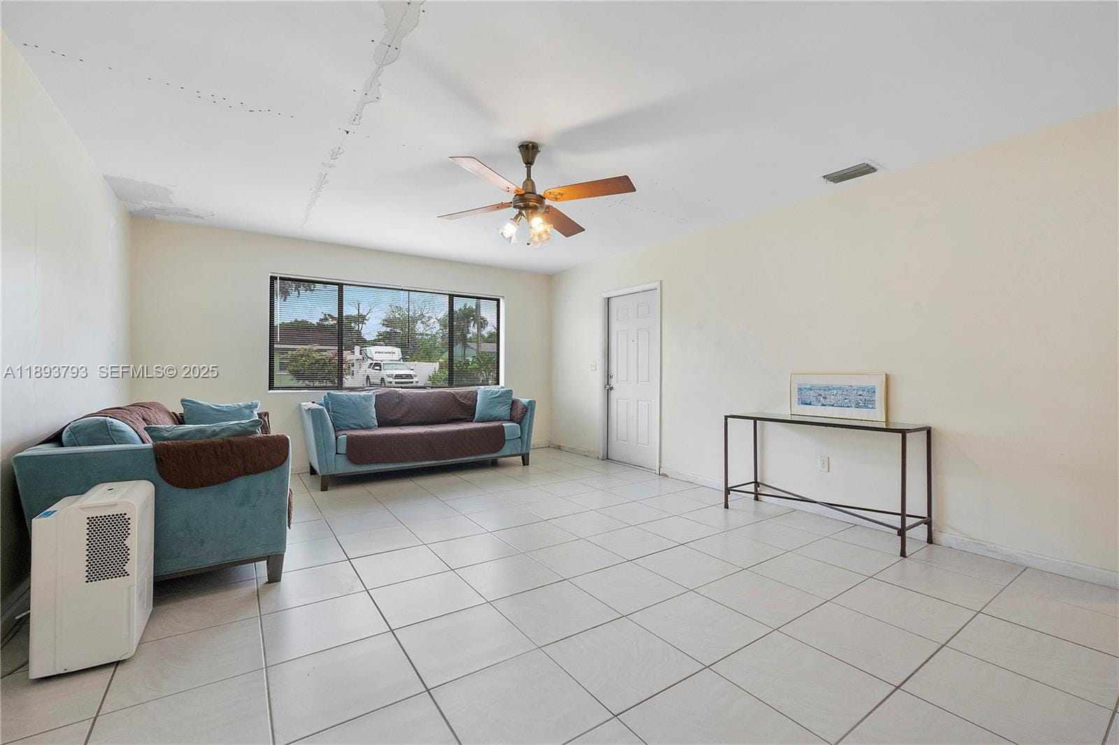 621 SW 5th Court — photo 3