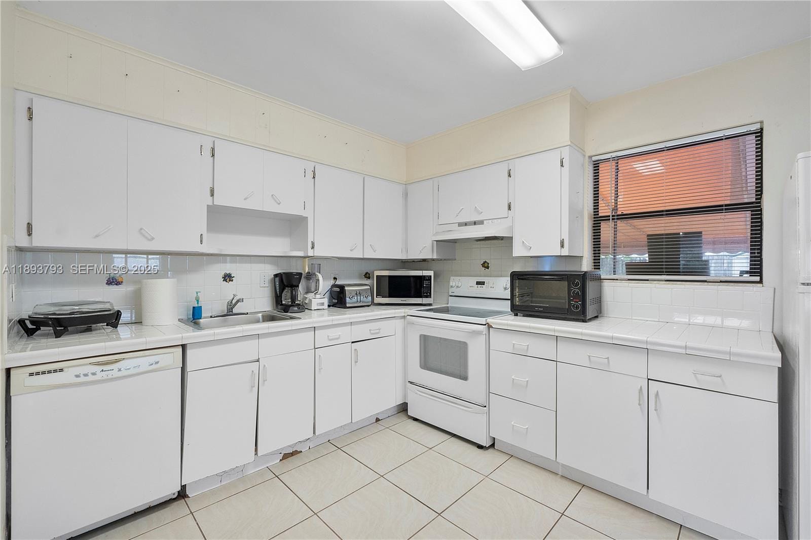 621 SW 5th Court — photo 6