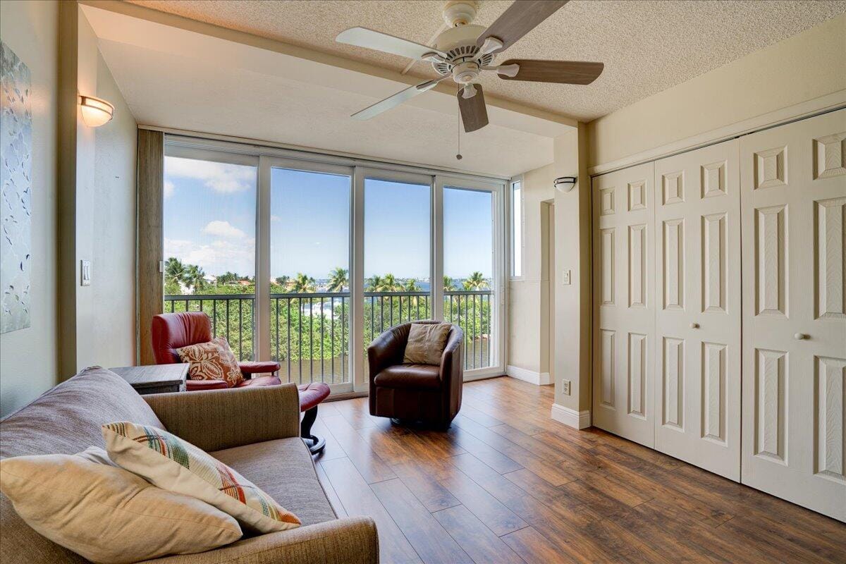 1820 New Palm Way 402, Boynton Beach, FL 33435