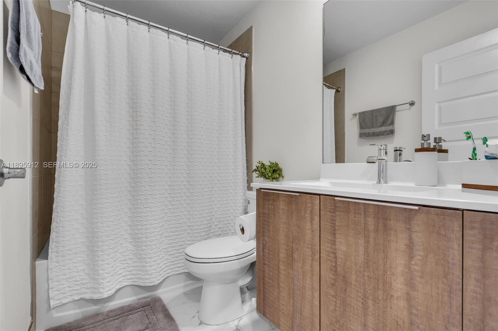 4963 NW 83rd Path 4963, Doral, FL 33166 photo 17