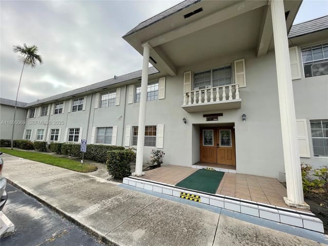 1520 Mckinley Street 107E, sold in Mayfair Apt Co-Op, Hollywood, FL