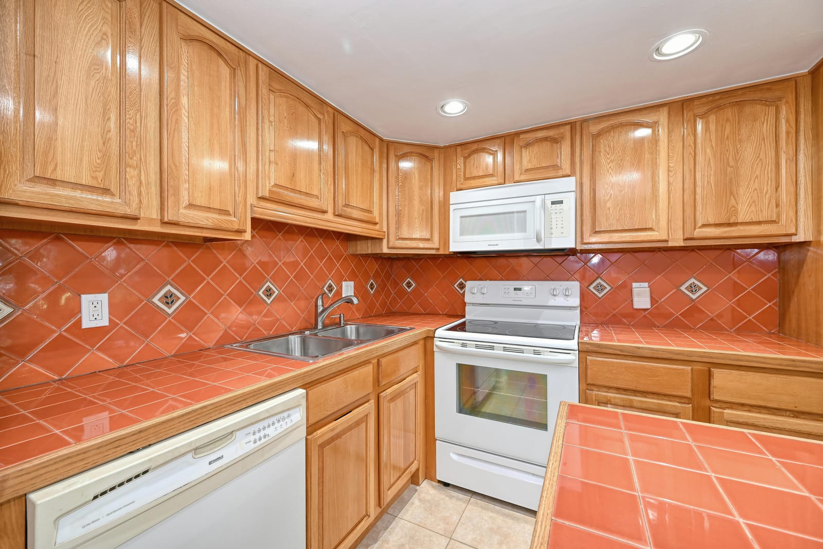 102 Coventry E 102 — photo 8