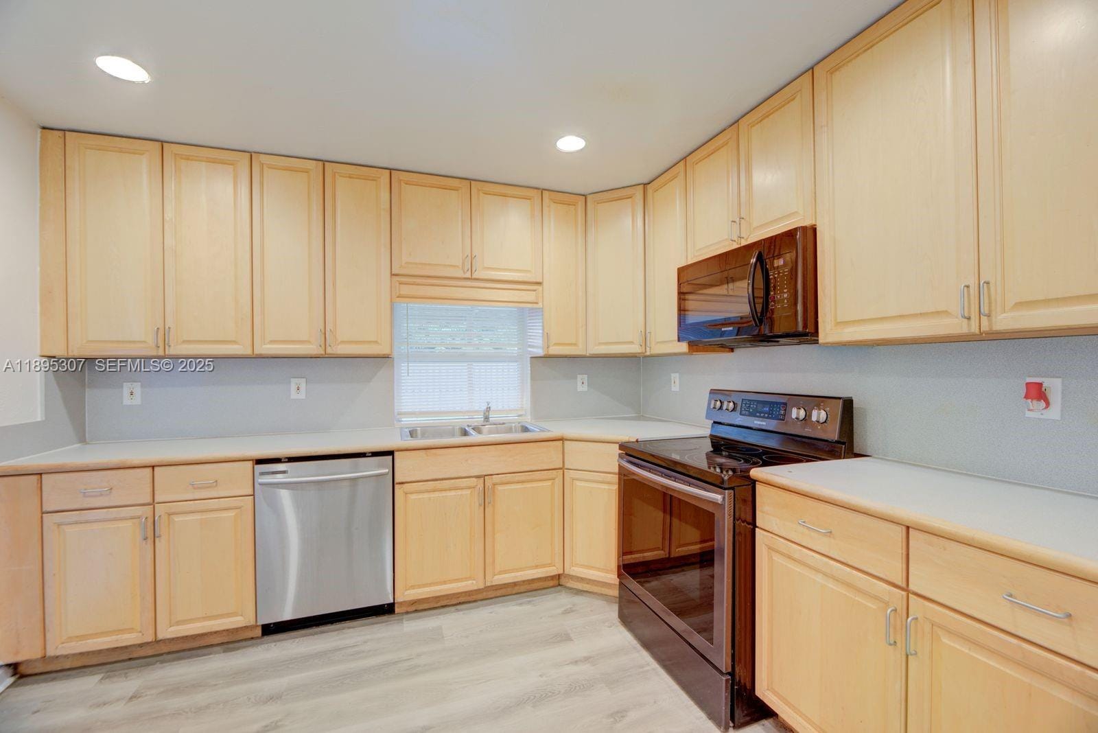 7720 NW 15th Street — photo 3