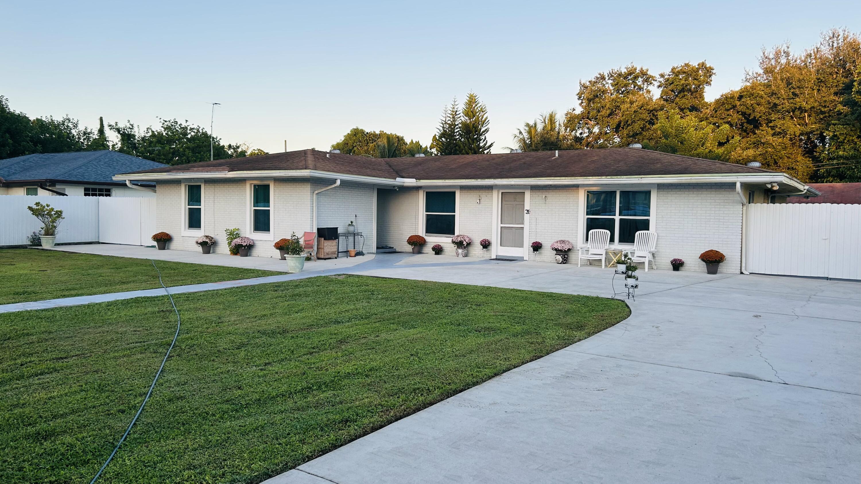 2084 Laura Lane, West Palm Beach, FL 33415, West Palm Beach