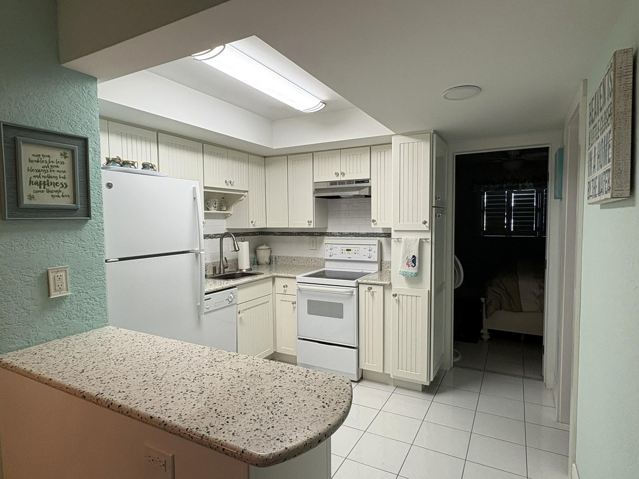 1201 N Riverside Drive 12b — photo 12