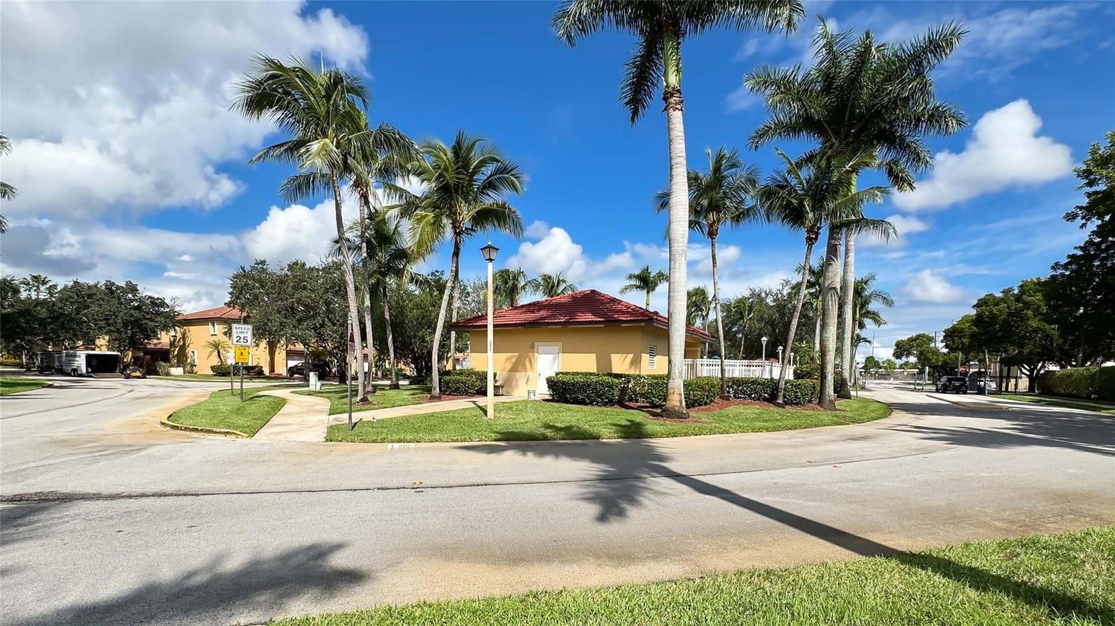 14015 N Forest Oak Circle 14015, Davie, FL 33325 photo 17