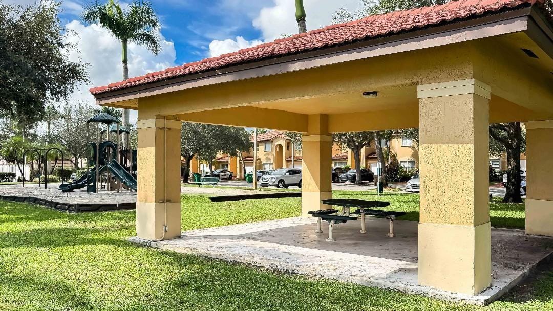 14015 N Forest Oak Circle 14015, Davie, FL 33325 photo 18
