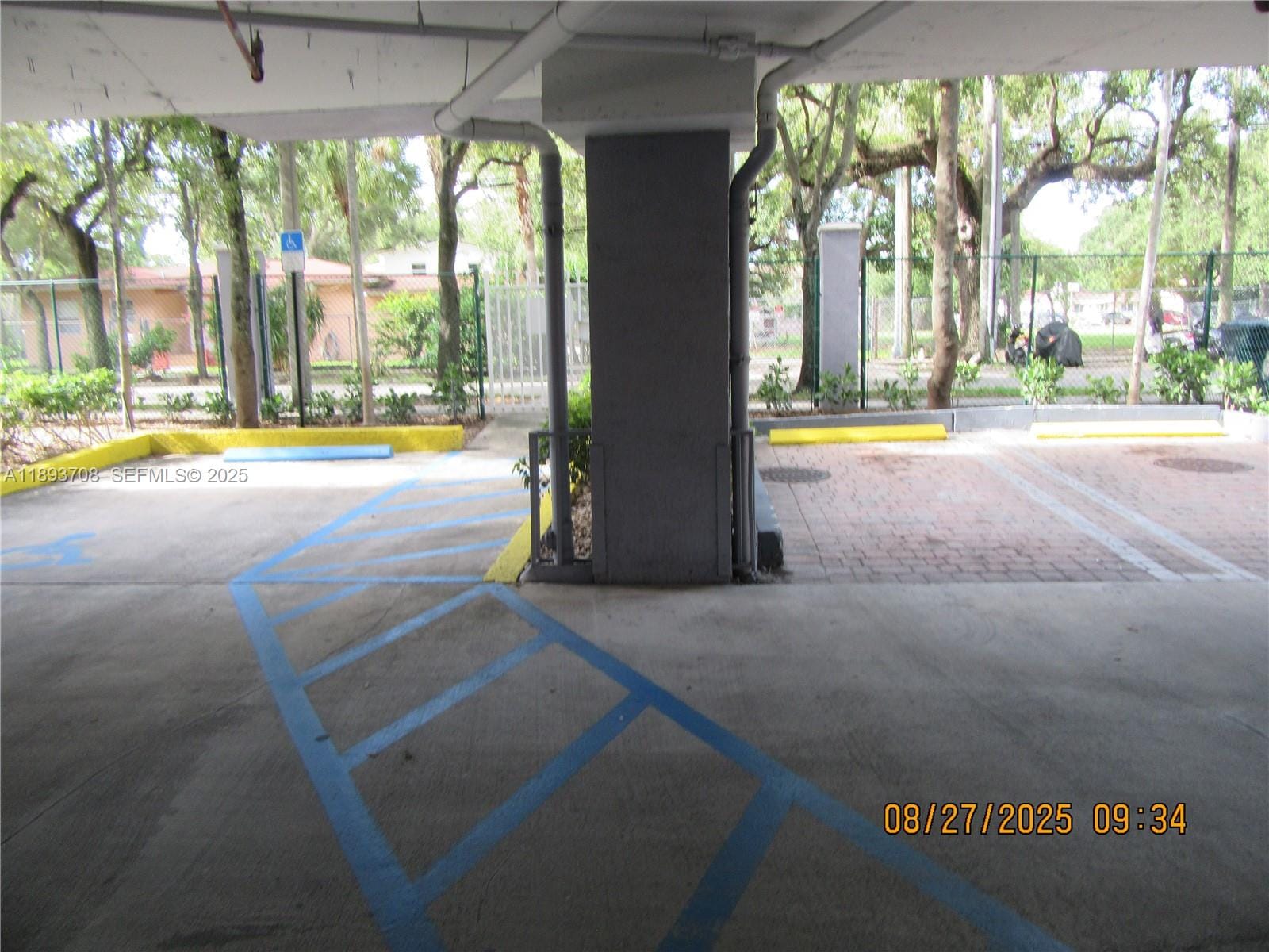 2475 NW 16th St Road 205, Miami, FL 33125