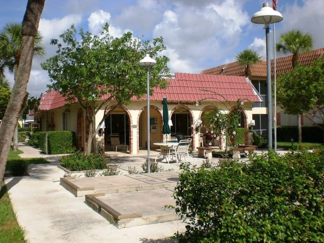 101 E McNab Road 428, Pompano Beach, FL 33060