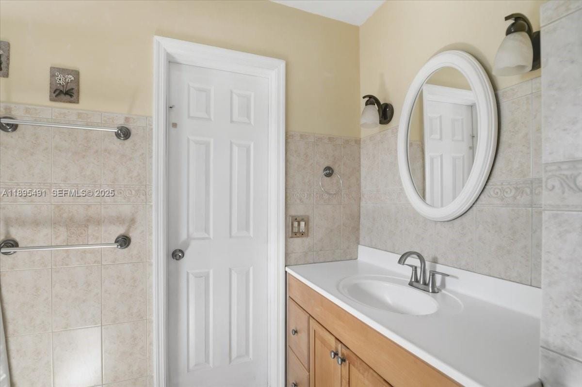 7048 W 17th Court, Hialeah, FL 33014 photo 25