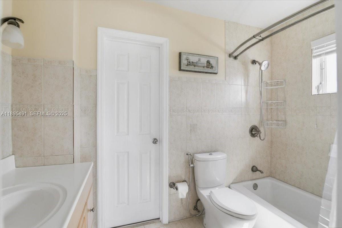 7048 W 17th Court, Hialeah, FL 33014 photo 26