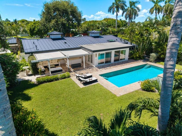 6904 Venetian Way, sold in Lake Clarke Isle 3, Lake Clarke Shores, FL