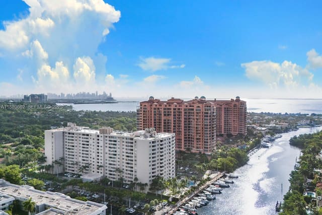 90 Edgewater Drive 1218, Coral Gables, FL 33133