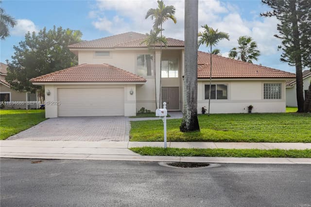 1361 SW 104th Avenue, Pembroke Pines, FL 33025