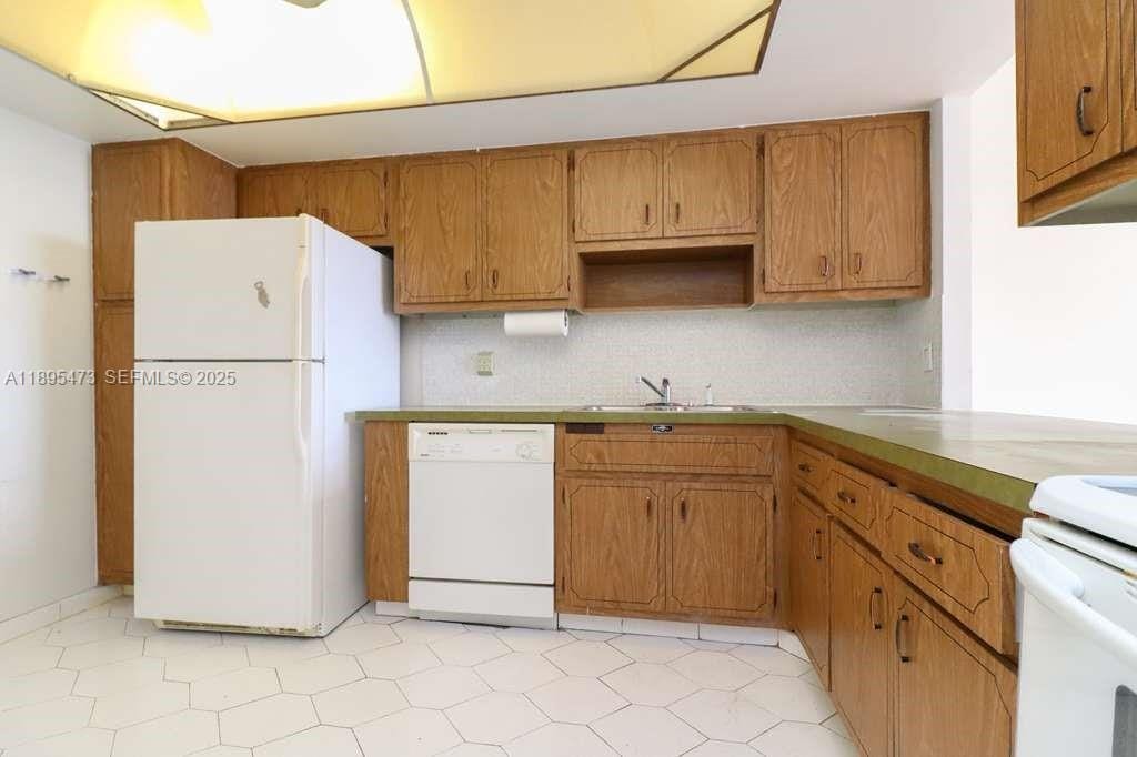1351 NE Miami Gardens Drive 1001E — photo 3