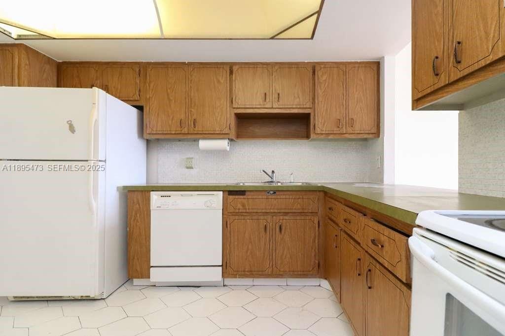 1351 NE Miami Gardens Drive 1001E — photo 4
