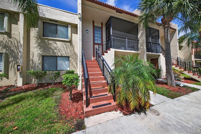 412 Lakeview Drive 202, sold in Racquet Club, Oakland Park, FL