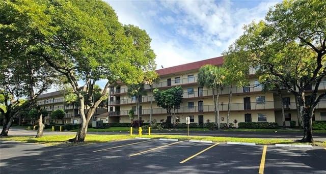 3341 NW 47th Terrace 112, Lauderdale Lakes, FL 33319