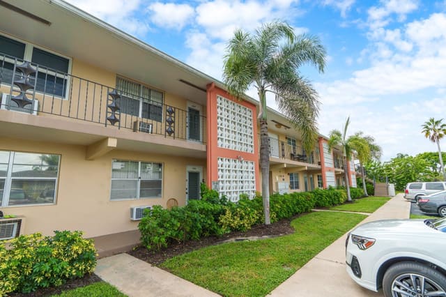 2106 NE 56th Court 204, Fort Lauderdale, FL 33308