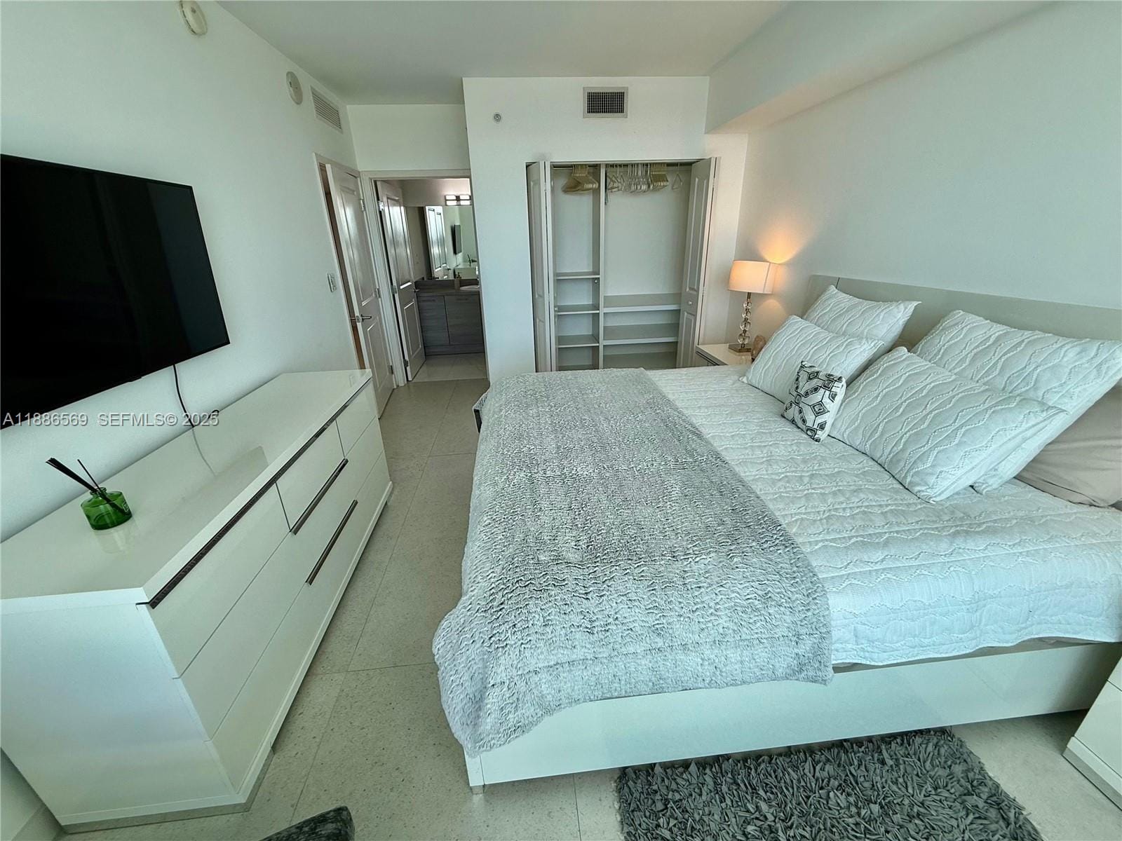 400 Sunny Isles Boulevard 916 — photo 8