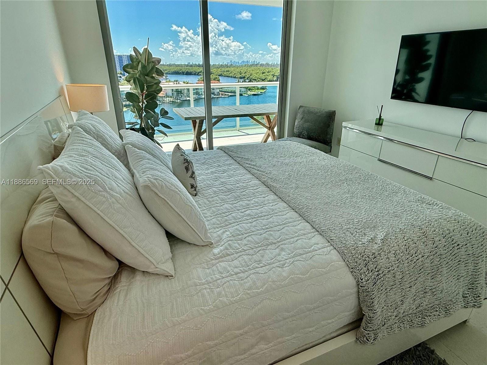 400 Sunny Isles Boulevard 916 — photo 9