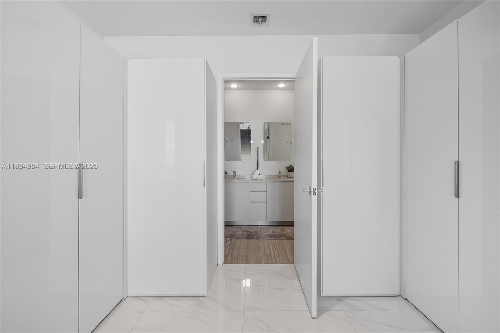 1010 Brickell Avenue 4704, Miami, FL 33131 photo 30