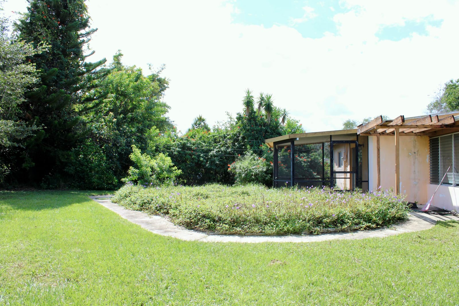 305 SE Airoso Boulevard — photo 4