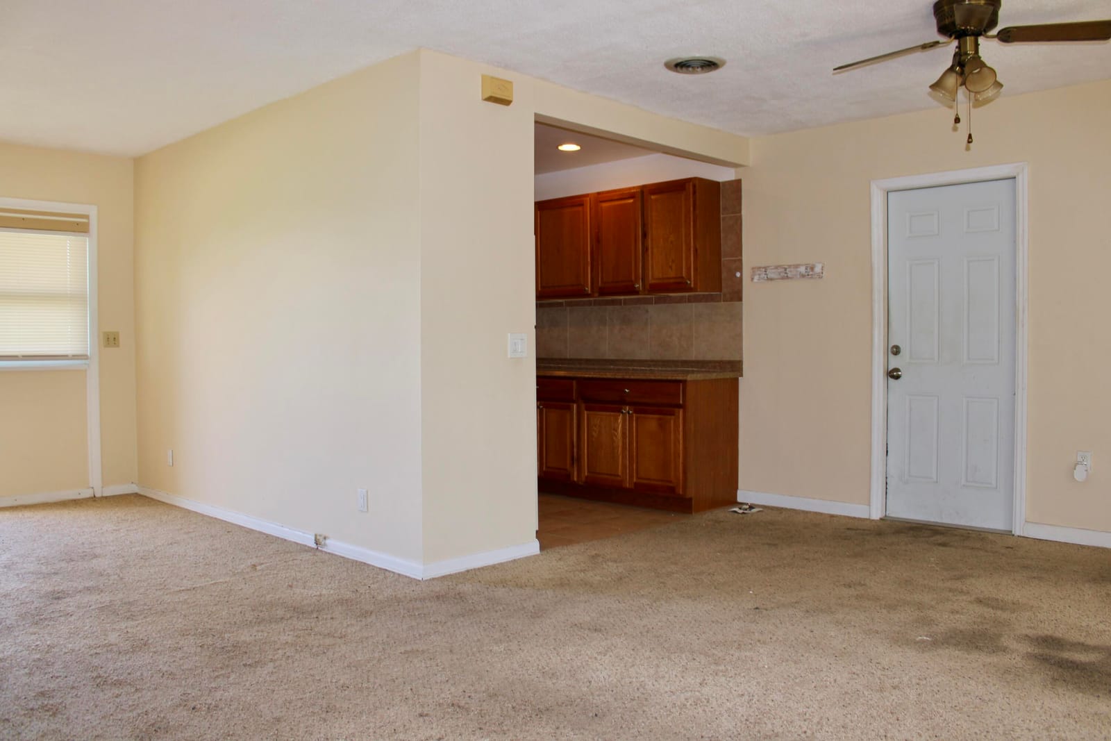 305 SE Airoso Boulevard — photo 8