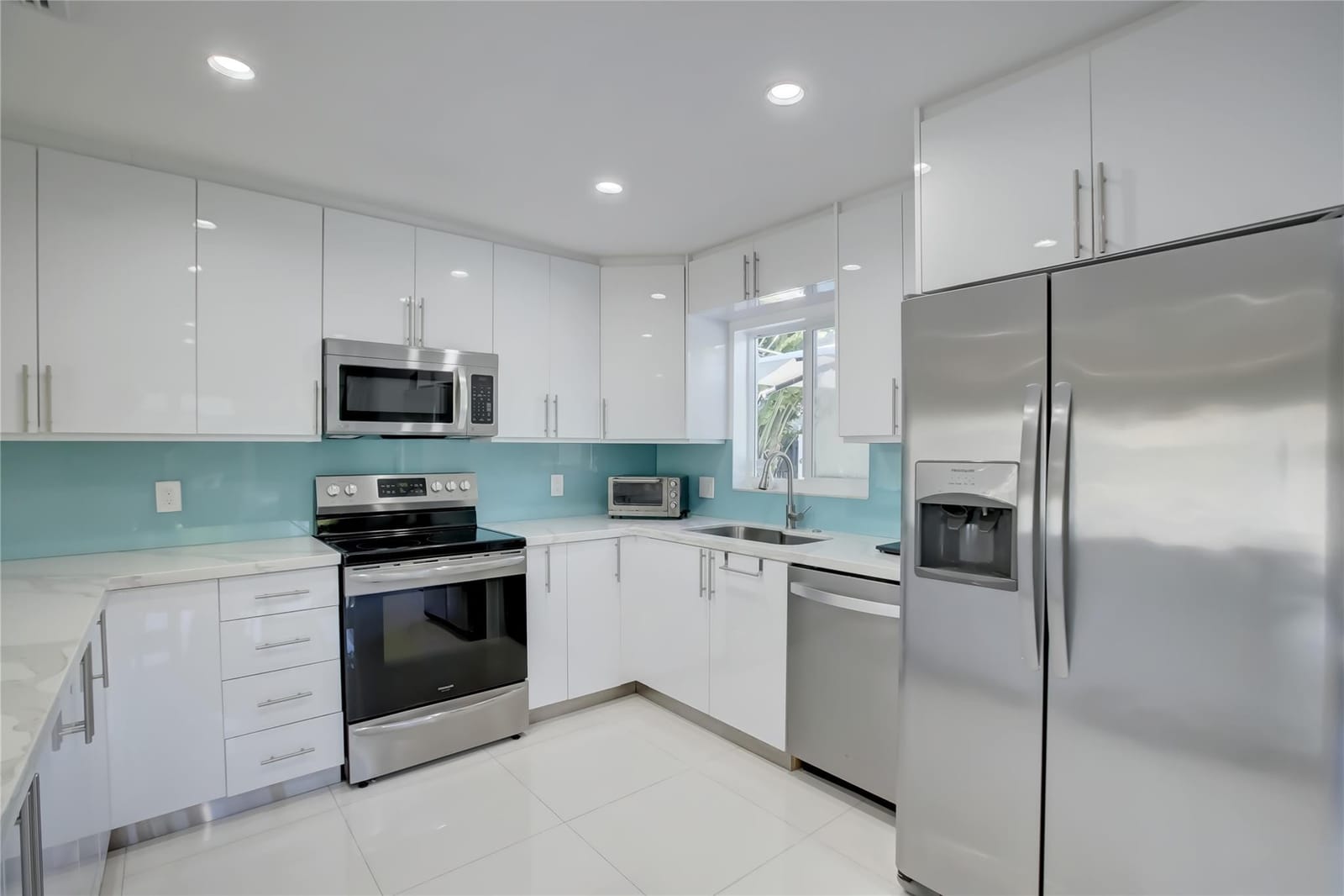 3281 NE 15th Avenue, Oakland Park, FL 33334 photo 10